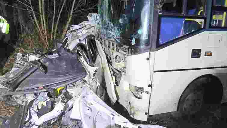 У ДТП з автобусом та вантажівкою біля Великих Мостів загинув 30-річний водій