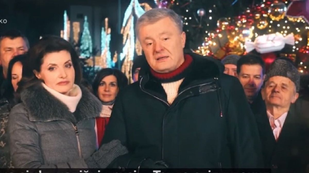 Два телеканали другий рік поспіль показали новорічне привітання Порошенка замість Зеленського