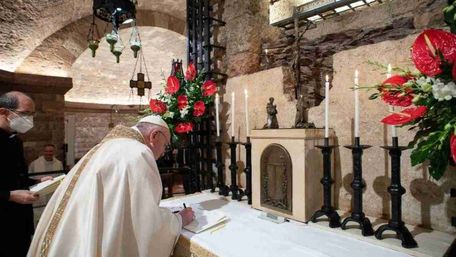 Папа Римський виступив із новорічною промовою та побажав панування миру