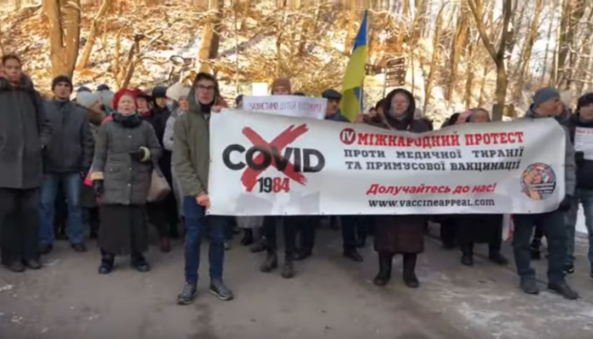 Львівський суд відмовився штрафувати організатора протесту проти вакцинації