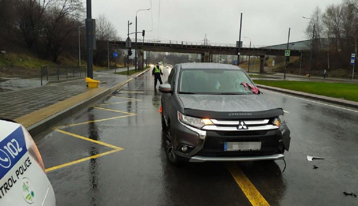 Mitsubishi Outlander на смерть збив 72-річну жінку на Сихові
