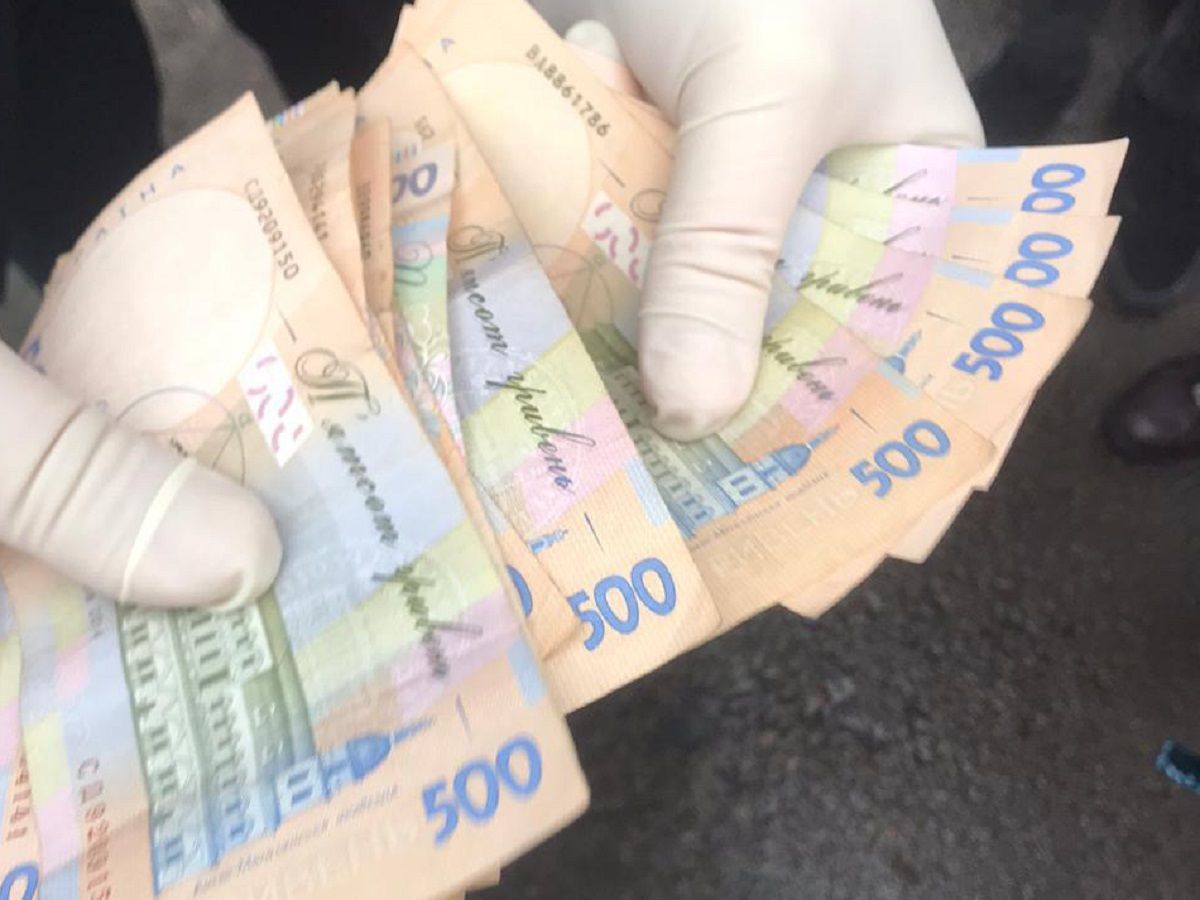 34-річного львівського податківця затримали на хабарі 
