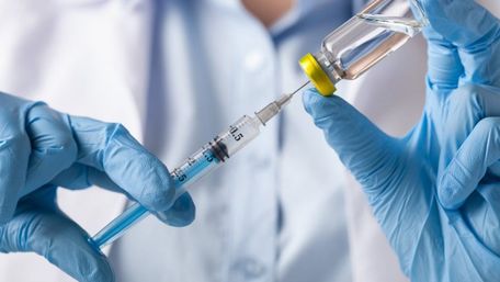 Євросоюз схвалив до використання другу вакцину від коронавірусу