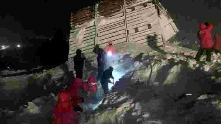 На російському гірськолижному курорті внаслідок сходження лавини загинули троє людей