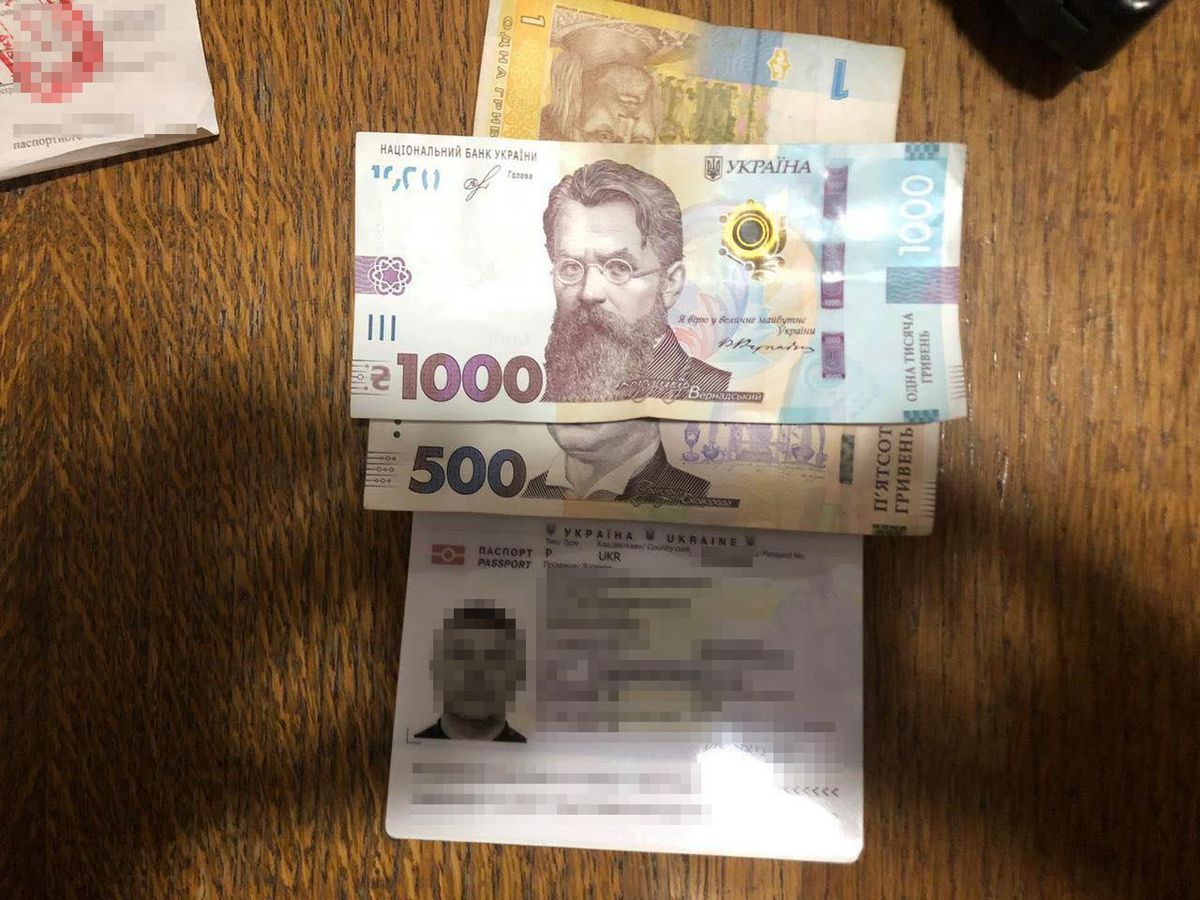 У Краківці батько за хабар хотів незаконно вивезти з України 15-річну доньку