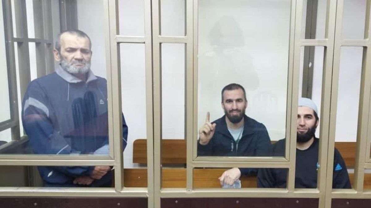 Російський суд засудив трьох кримських татар від 13 до 18 років ув’язнення
