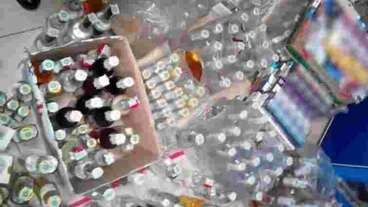 У магазинах Золочева поліція виявила 5700  пляшок підробленої горілки