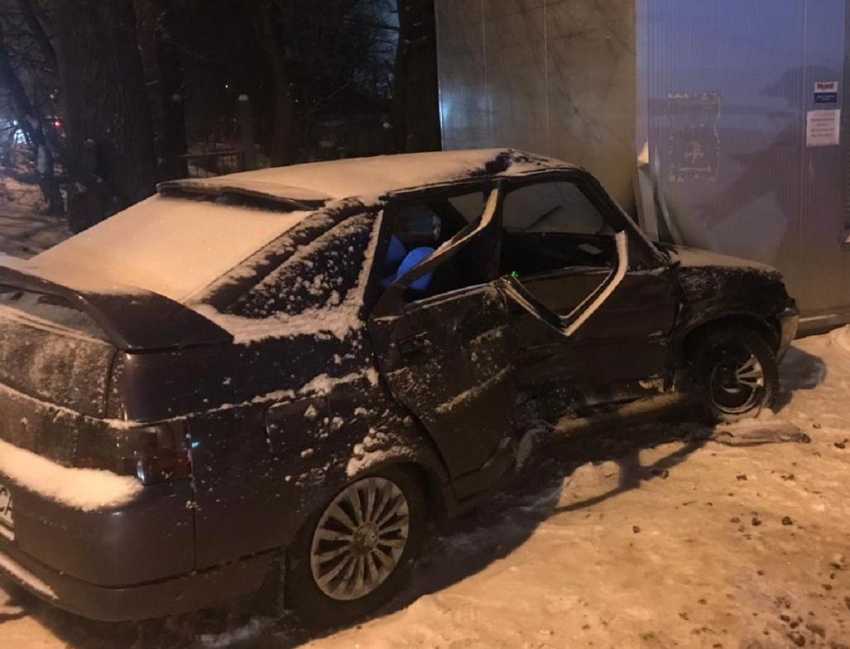 Троє дорослих та дитина постраждали внаслідок зіткнення ВАЗу та мікроавтобуса у Львові