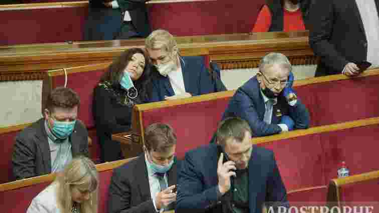 Разумков пояснив, чому депутатів не штрафують за відсутність масок