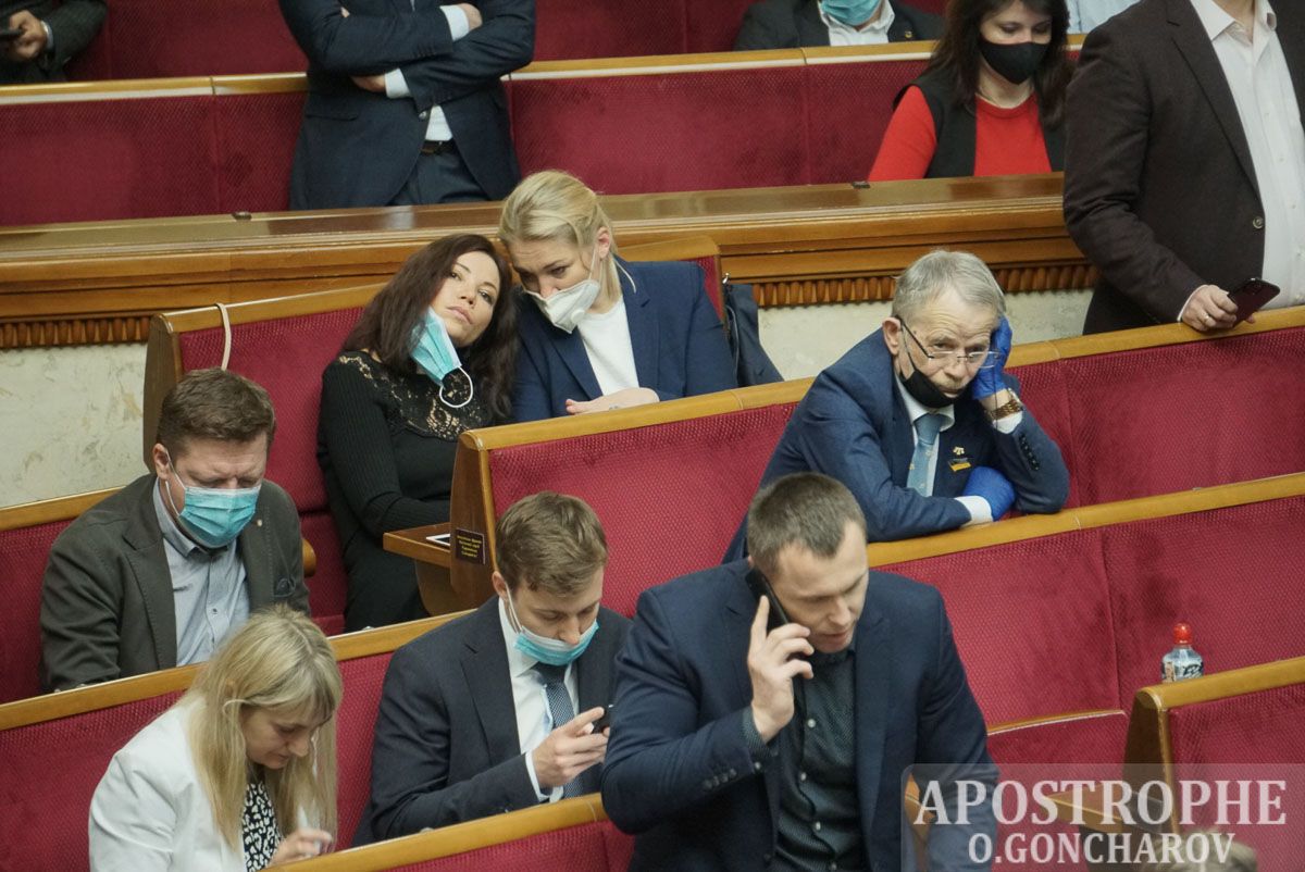 Разумков пояснив, чому депутатів не штрафують за відсутність масок