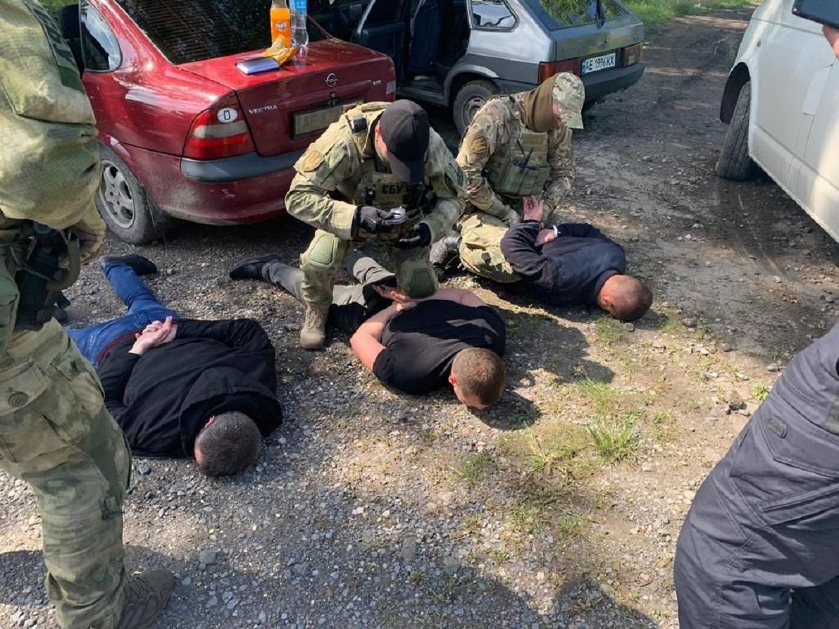 На Дніпропетровщині судитимуть банду з вісьмох поліцейських
