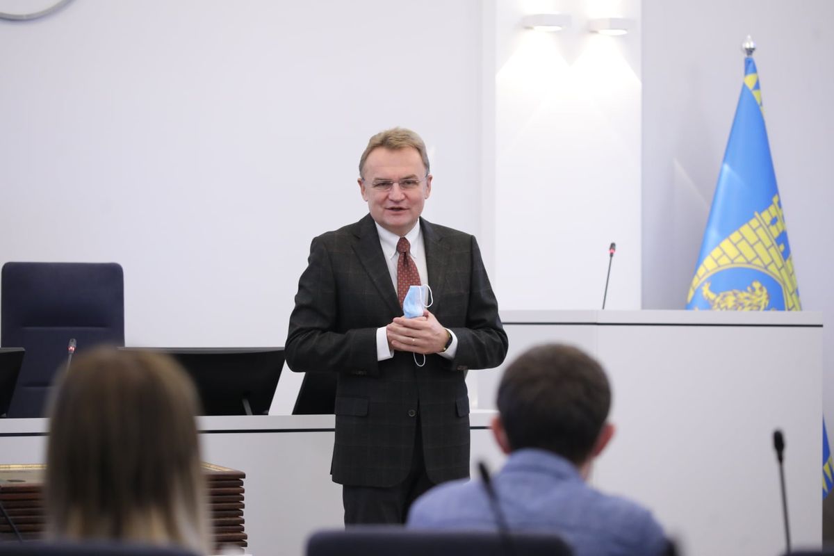 Львівська мерія оприлюднила зарплату Садового і його заступників за 2020 рік