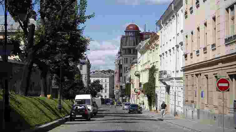 За львівським муром: історія вулиці Валової та її будинків у фото
