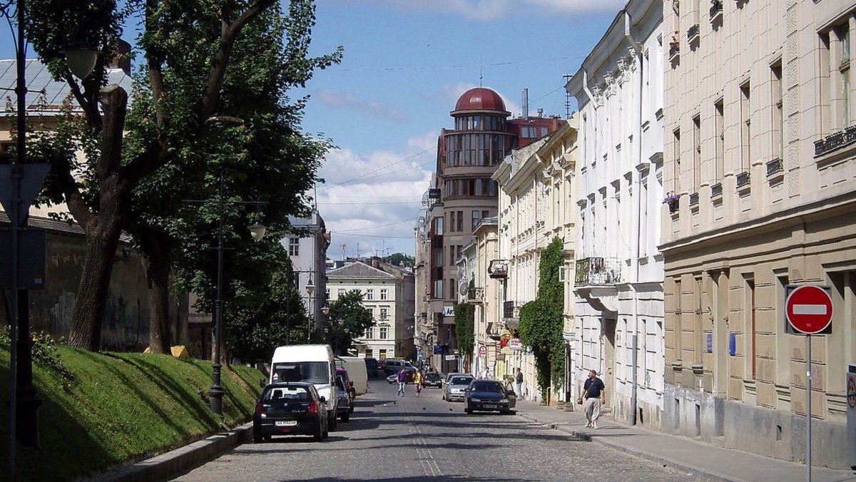 За львівським муром: історія вулиці Валової та її будинків у фото