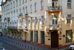 Сиділи і сидіти будемо