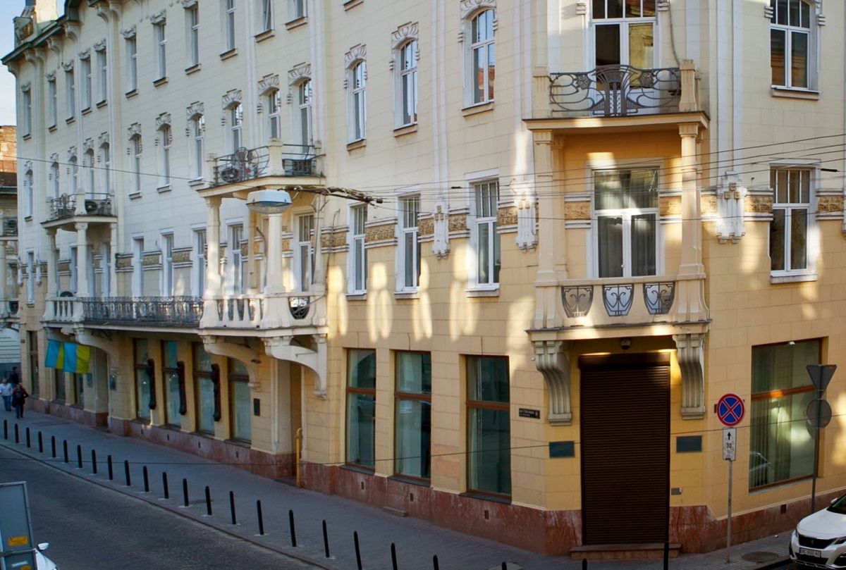 Сиділи і сидіти будемо