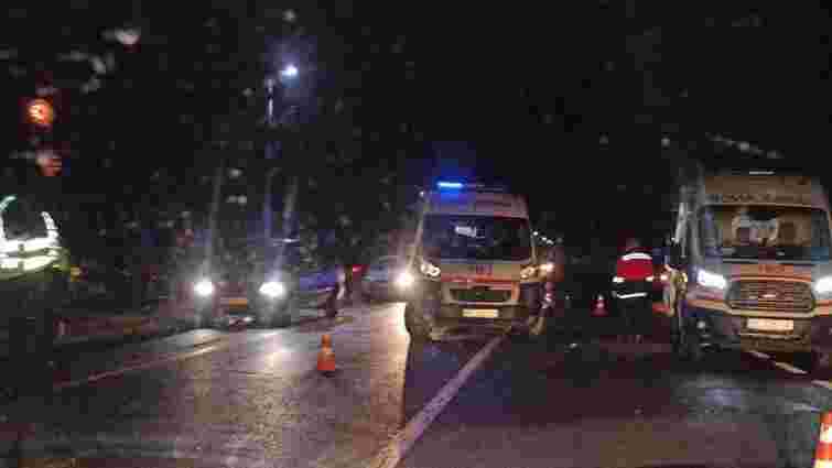 На трасі Львів-Краковець автомобіль збив на смерть 31-річного пішохода
