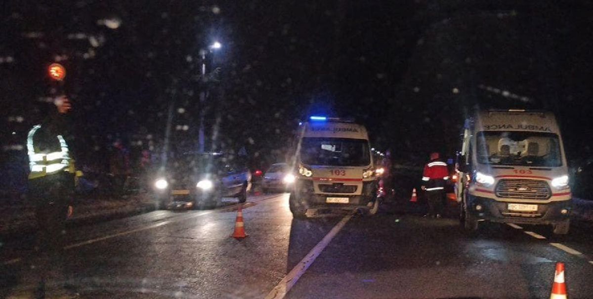 На трасі Львів-Краковець автомобіль збив на смерть 31-річного пішохода