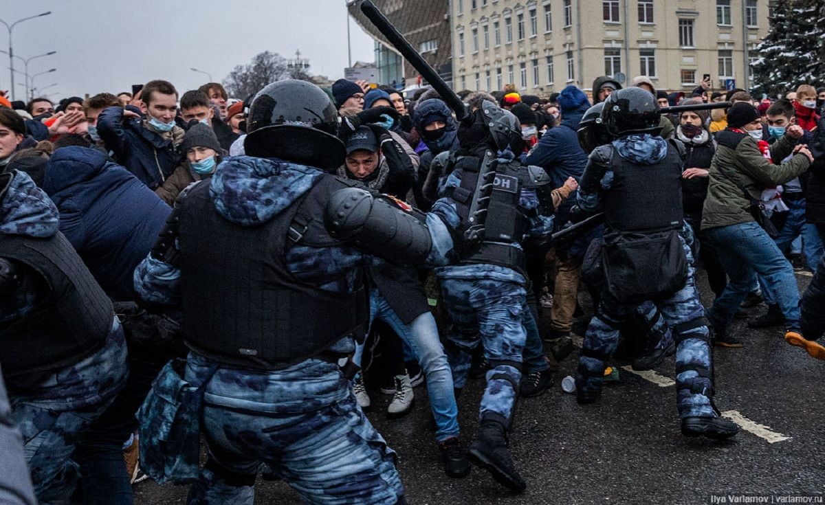 Євросоюз може запровадити нові санкції через розгін протестів в РФ
