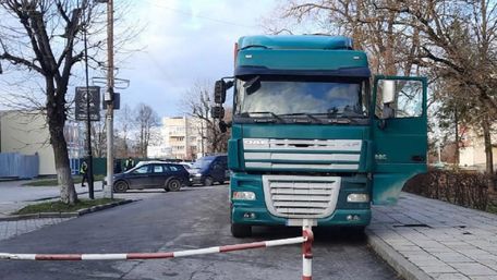 У Моршині п’яний водій вантажівки намагався відкупитися від поліцейських за 5 тис. грн
