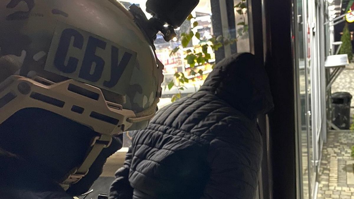 Група рекетирів вимагала від закарпатця 100 тис. доларів 