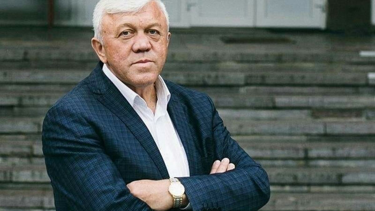 Поліція закрила справу проти екс-посадовця з Хмельниччини, який знущався з собаки
