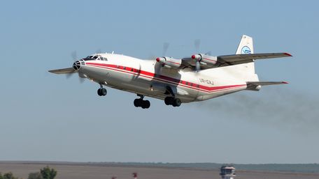 Під час посадки у Львові задимівся вантажний літак Ан-12