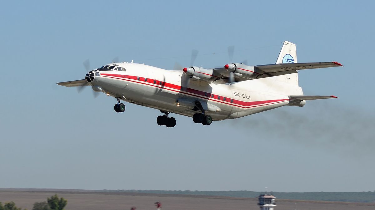 Під час посадки у Львові задимівся вантажний літак Ан-12