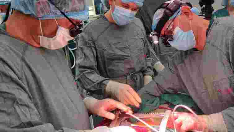 64-річному українцеві в Інституті серця імплантували механічне серце