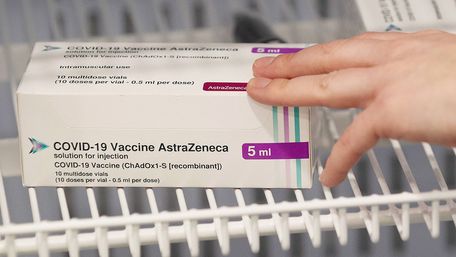 ЄС схвалив вакцину AstraZeneca попри скандал із її постачанням