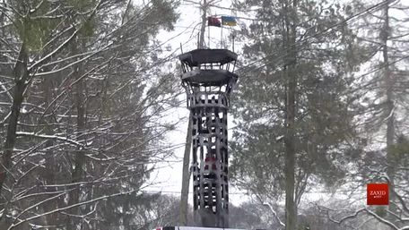 У Парку культури відкрили копію вежі Донецького аеропорту