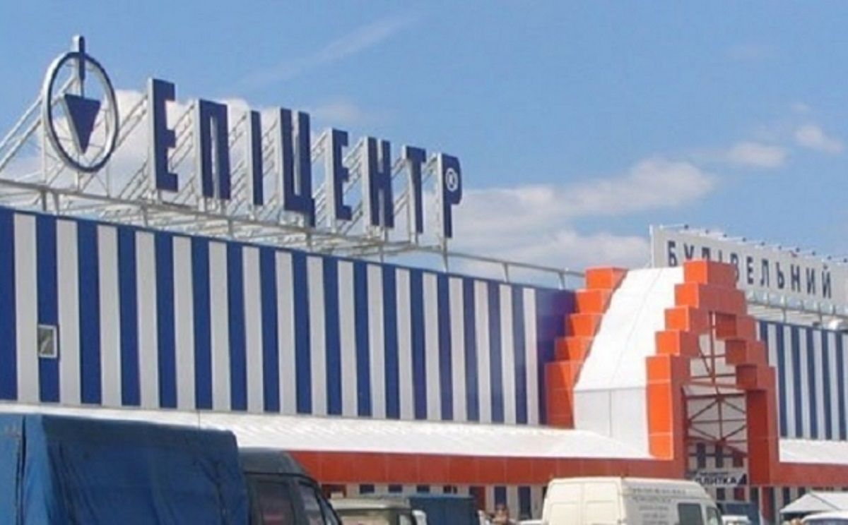 У луцькому «Епіцентрі» шахрай «продав» покупцю три телевізори та холодильник