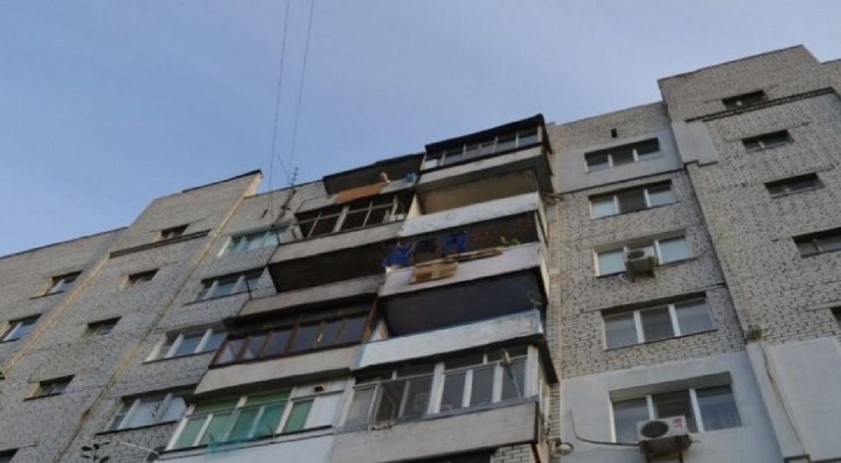 Молода жінка випала з восьмого поверху будинку у Львові