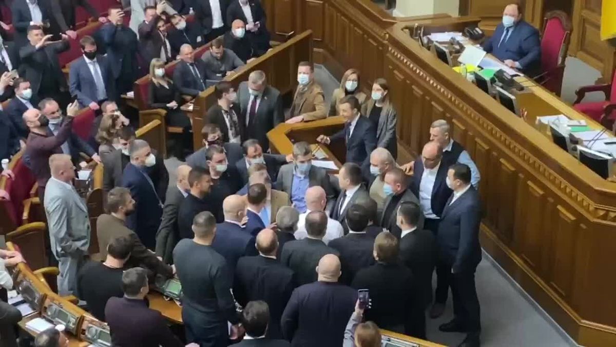 Львівський нардеп закликав не пускати у Верховну Раду телеканали Медведчука