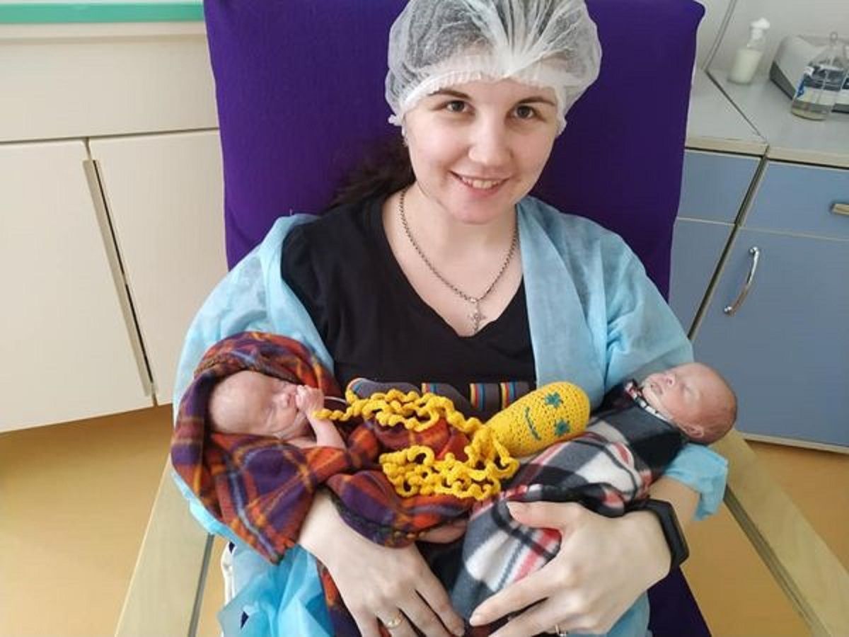 Львівські лікарі виходили двійнят, що народилися з вагою 800 і 1170 г