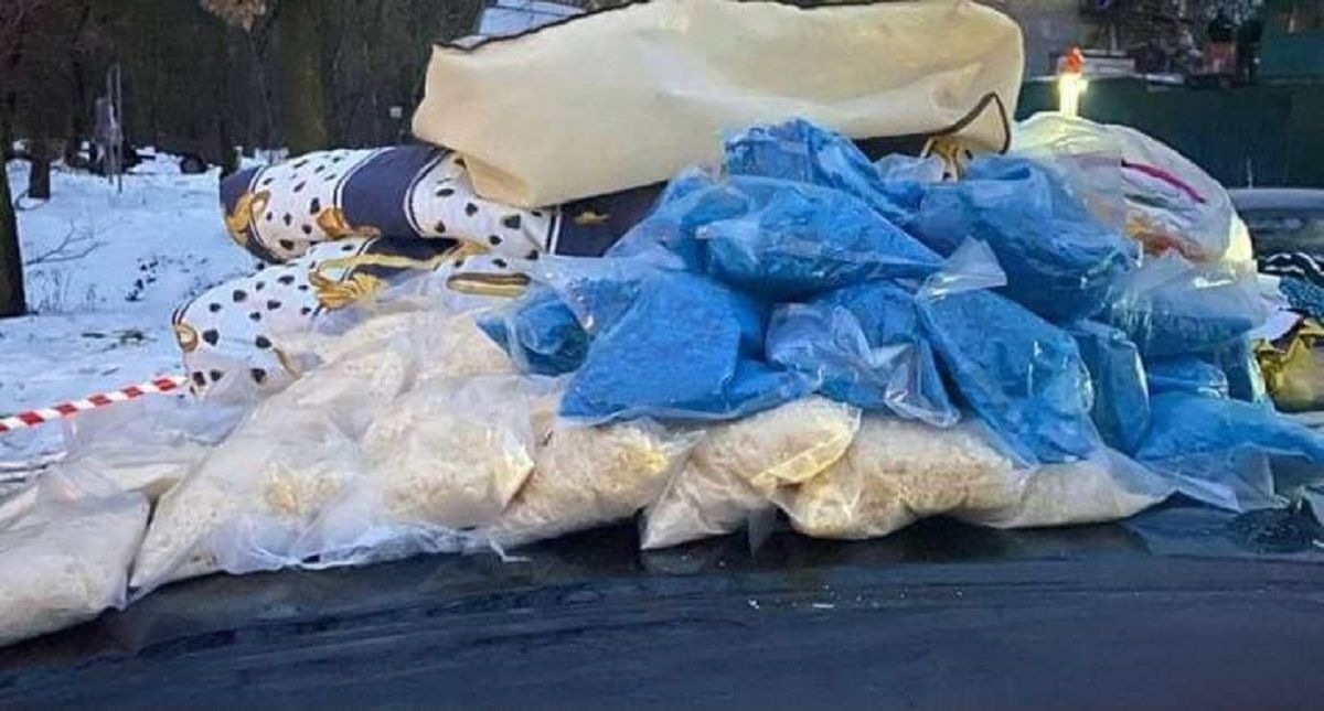 Поліцейські в Києві зупинили автомобіль з наркотиками на 20 млн грн
