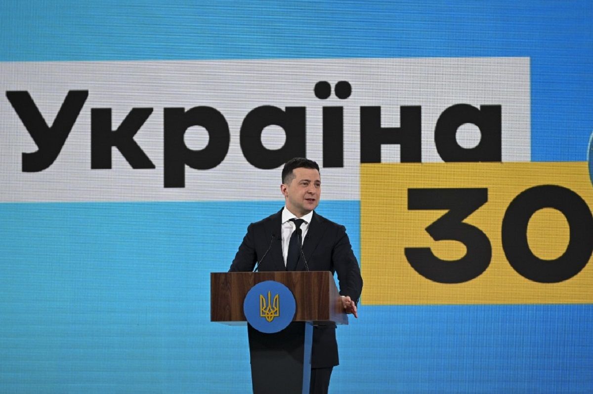 Президент анонсував обов’язкову вакцинацію для держслужбовців і медиків