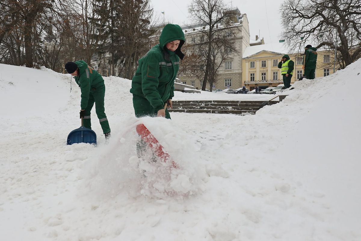 Садовий закликав львів'ян допомогти у прибиранні міста від снігу