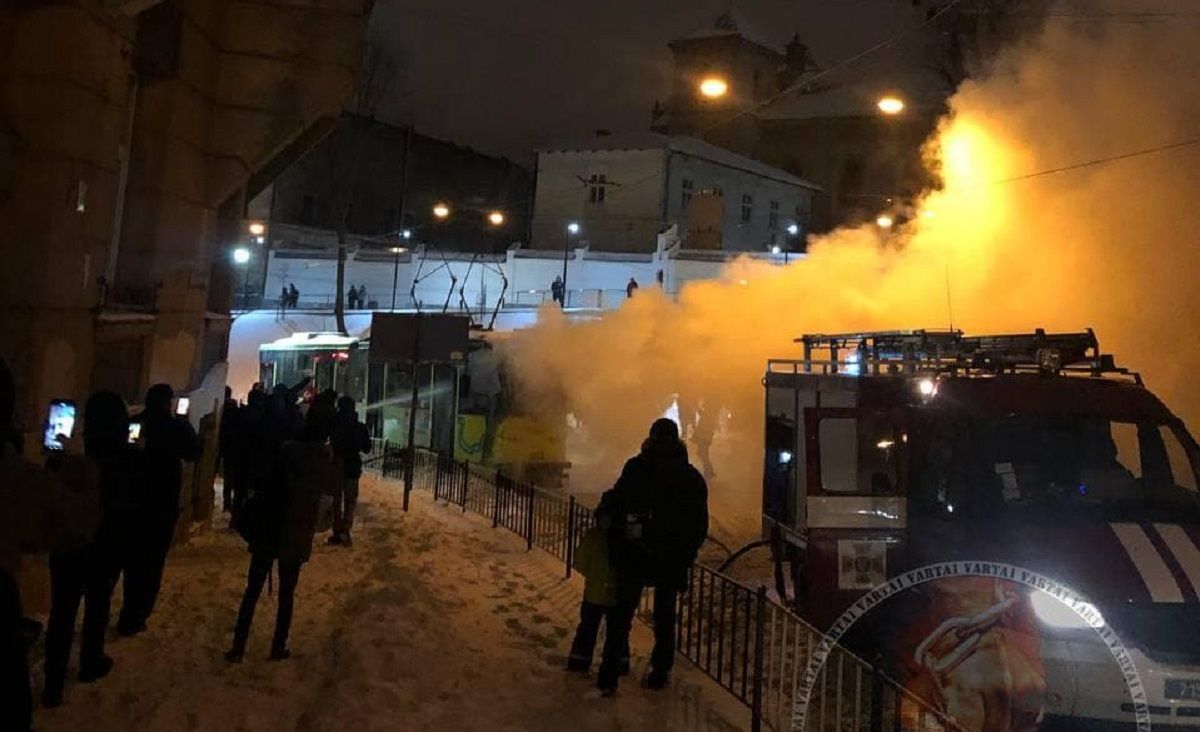 У Львові під час руху загорівся травмай №2