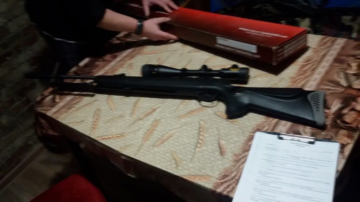 У центрі Самбора чоловік стріляв у собаку з вікна своєї квартири 