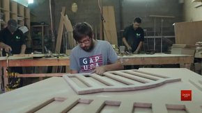 Львів'янин Андрій Левицький допомагає колишнім узалежненим роботою у соціальній майстерні