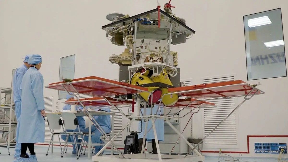 Україна домовляється зі SpaceX про запуск супутника «Січ»