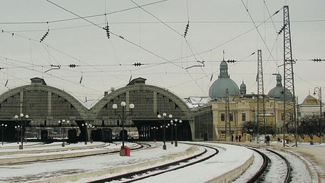 «Укрзалізниця» повідомила про суттєву затримку двох поїздів через снігопади