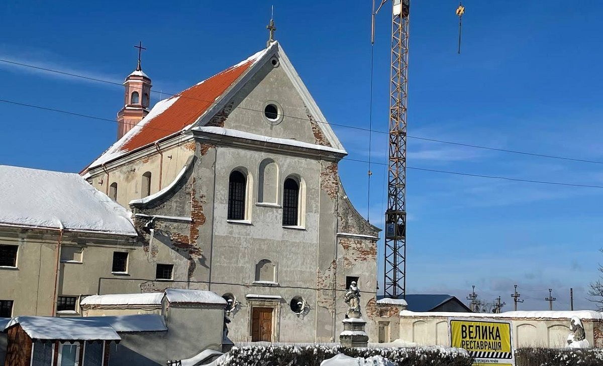 В Олеському замку відновили дах над фондосховищами