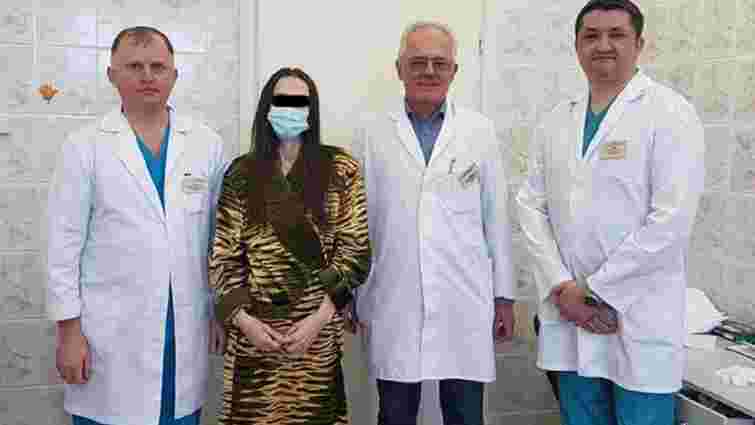 Львівські онкологи видалили 47-річній жінці пухлину вагою 30 кг


