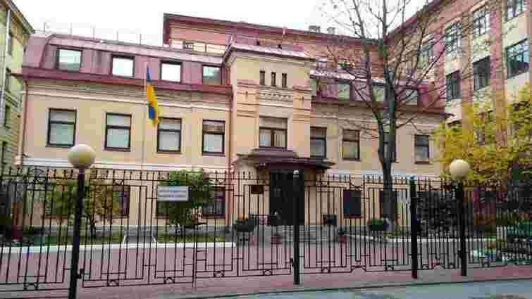 У Санкт-Петербурзі на охоронця Генконсульства України напали з ножем