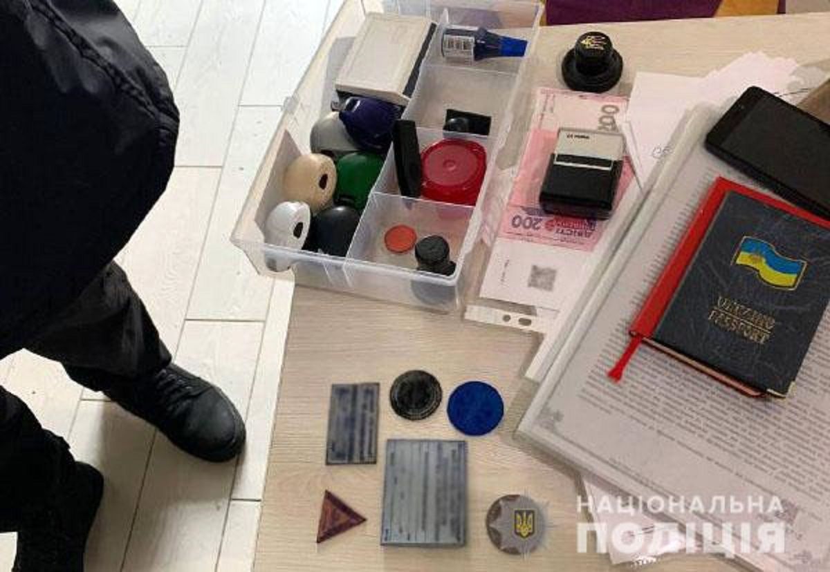 Шахрайка заробила 150 тис. грн на фальшивих довідках про тест на Covid-19