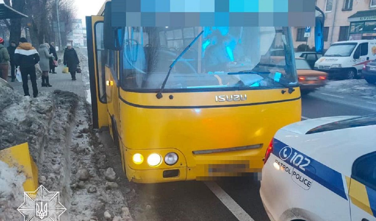 Водії двох львівських маршруток пропонували патрульним хабарі