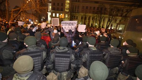 Біля Офісу президента у Києві та в інших містах відбулися мітинги на підтримку Стерненка