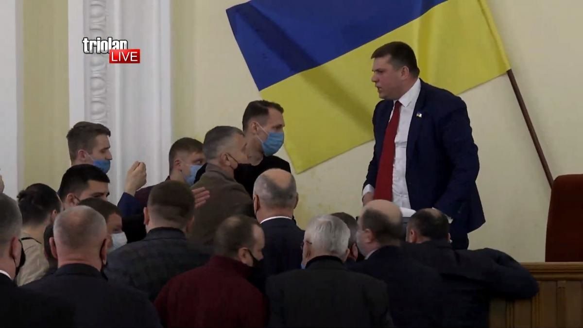 У Харкові депутат від ОПЗЖ назвав Майдан «держпереворотом», його вигнали з трибуни